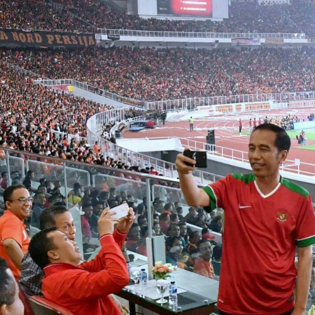 menolak Jokowi