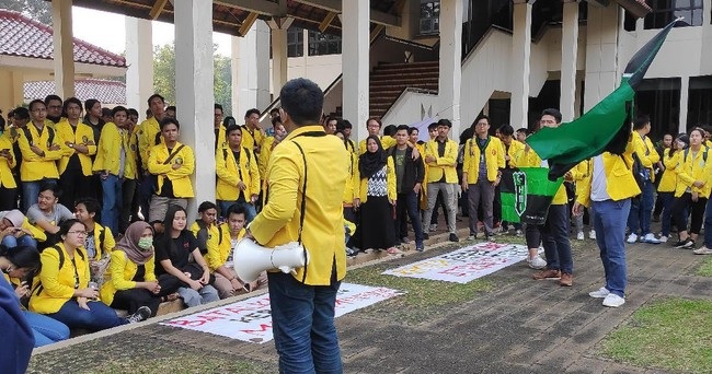 Netizen: Jaket Kuning Itu Berani Lawan Tirani, Bukan Cuma Soal Parkir