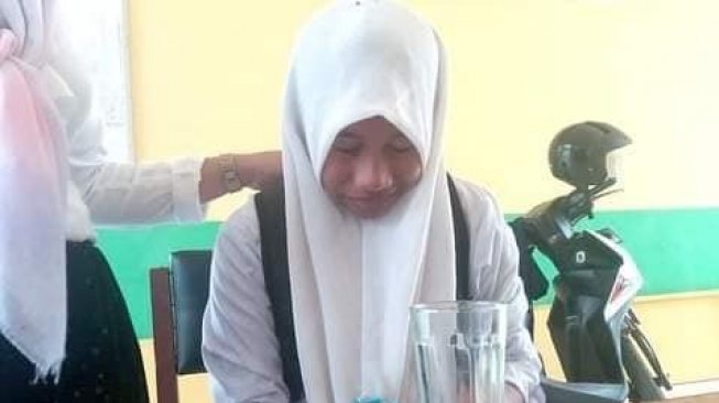 Siswi Pintar Aceh Menangis Kelaparan