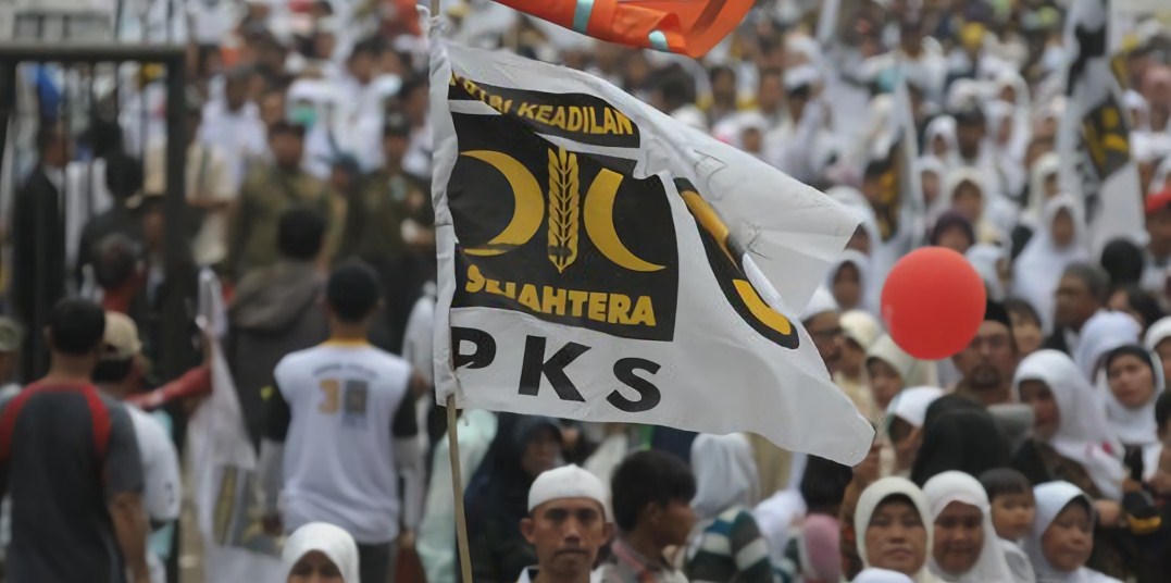 PKS Oposisi Sendirian