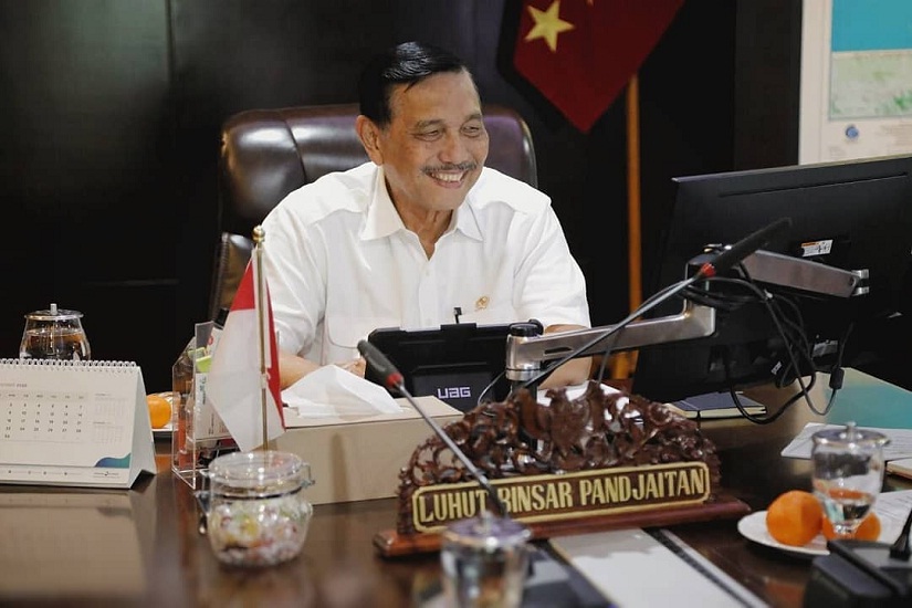 Luhut Jokowi Vaksin Duluan
