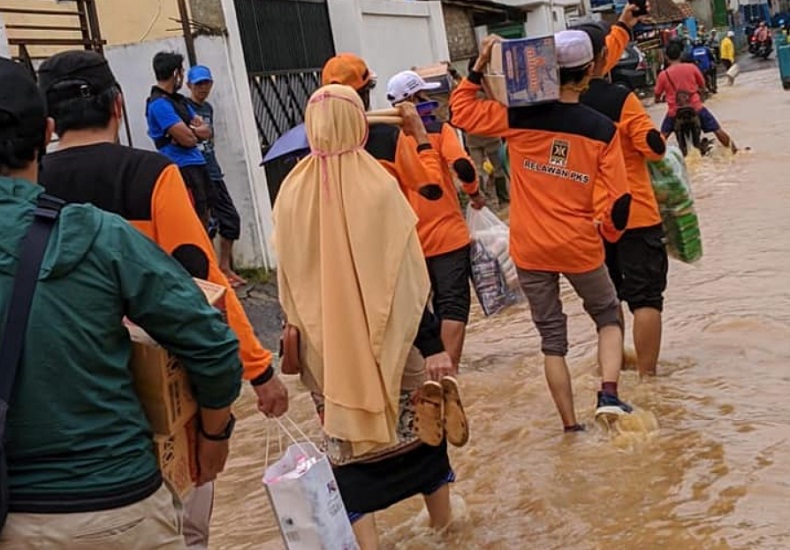 Relawan PKS Banjir Longsor Cimanggung