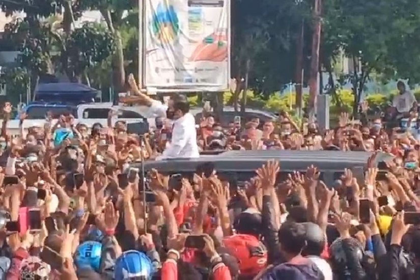Kerumunan Jokowi Maumere NTT