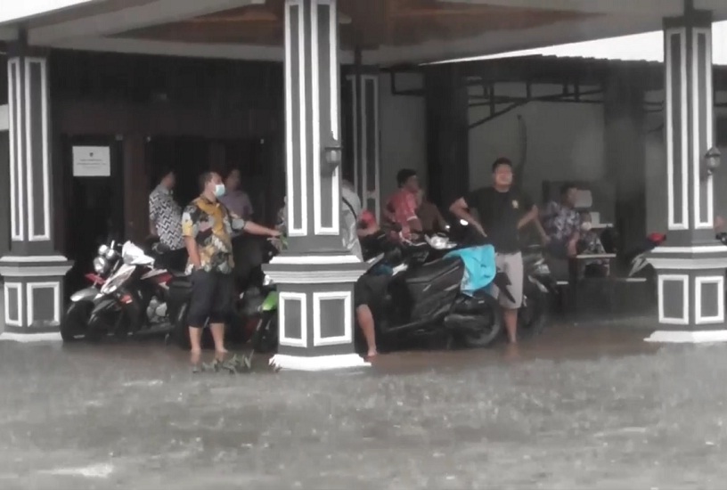 Banjir Kantor Gubernur Jawa Tengah