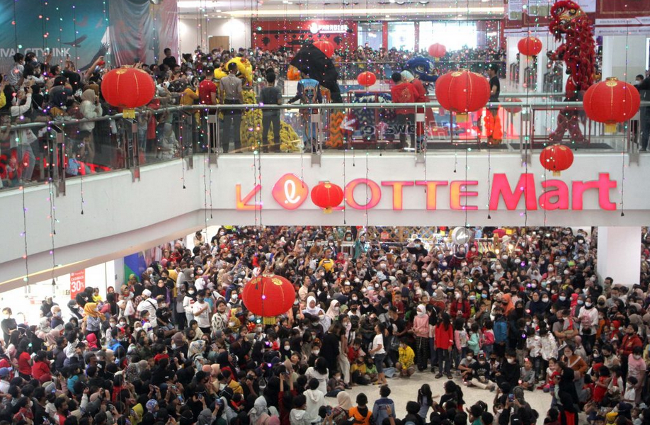 Ketika Covid Meningkat, Atraksi Barongsai di Mall Bandung Timbulkan Kerumunan